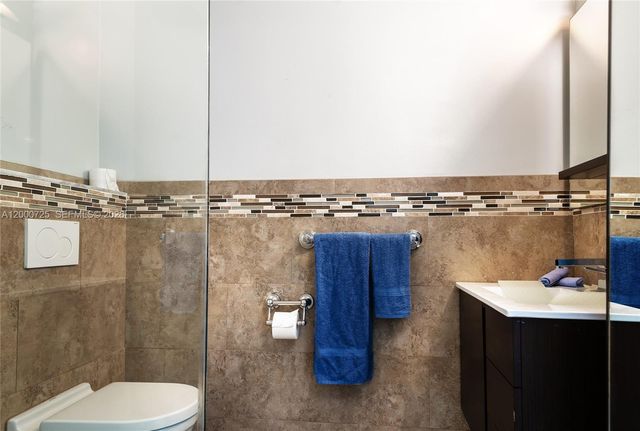 2555 NE 202nd St, Miami, FL 33180