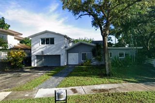2555 NE 202nd St, Miami, FL 33180