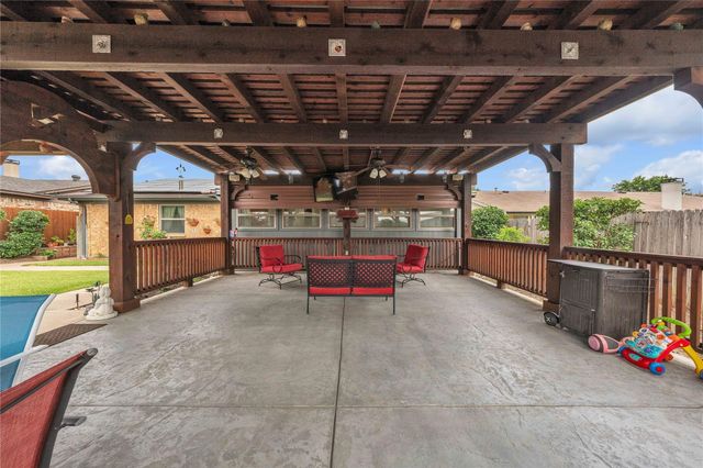 7613 CLOVER Lane, Watauga, TX 76148