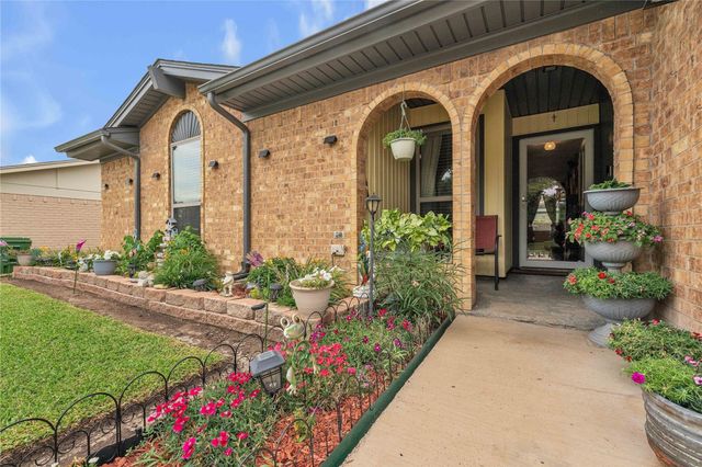 7613 CLOVER Lane, Watauga, TX 76148