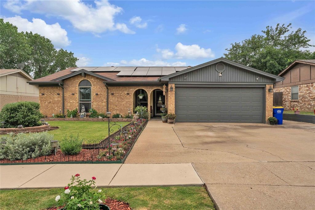 7613 CLOVER Lane, Watauga, TX 76148