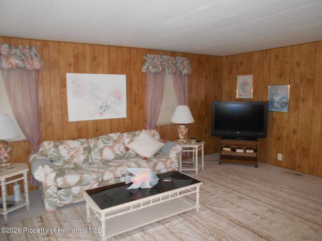 8449 Central Avenue, Brooksville, FL 34613