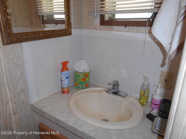8449 Central Avenue, Brooksville, FL 34613
