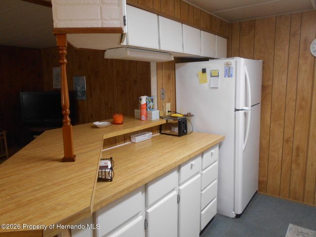 8449 Central Avenue, Brooksville, FL 34613
