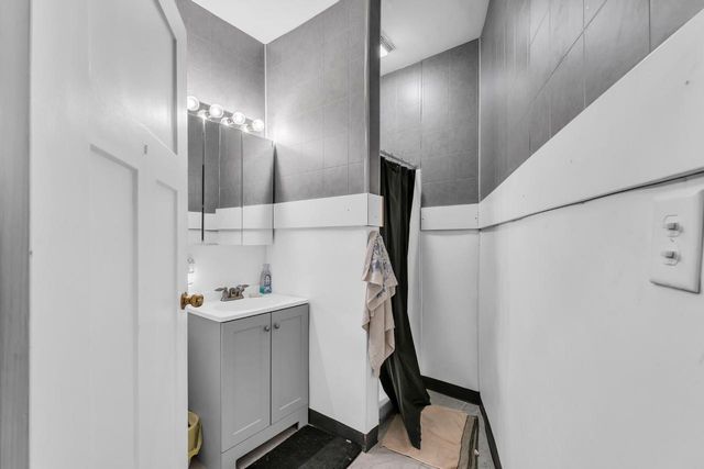 6027 18th AVENUE, Kenosha, WI 53143