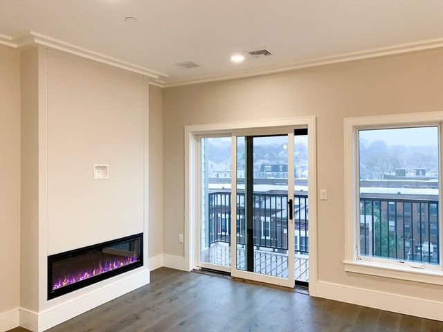 214 Market St 503, Boston, MA 02135
