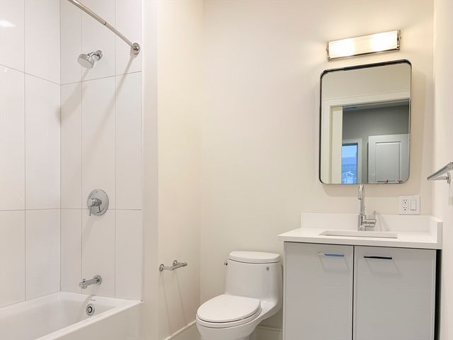 214 Market St 503, Boston, MA 02135