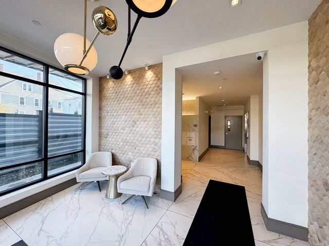 214 Market St 503, Boston, MA 02135