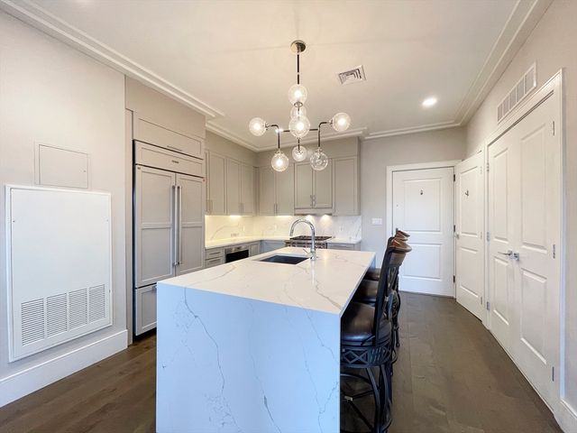 214 Market St 503, Boston, MA 02135