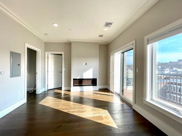 214 Market St 503, Boston, MA 02135