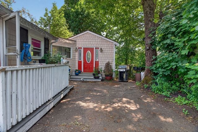 40 Lake St, Weymouth, MA 02189