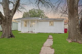 1326 W 6th Street, Freeport, TX 77541