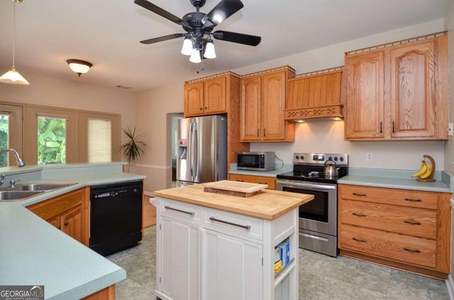 223 Windsong Lane SW, Lilburn, GA 30047