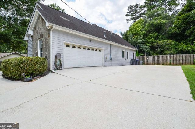 223 Windsong Lane SW, Lilburn, GA 30047
