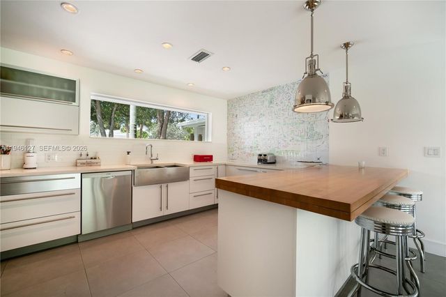 861 Harbor Dr, Key Biscayne, FL 33149