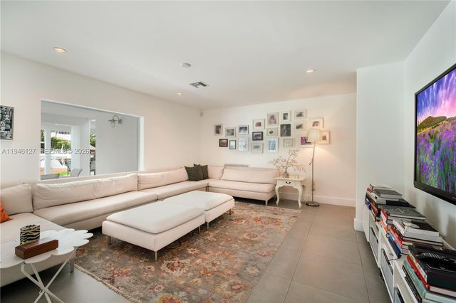 861 Harbor Dr, Key Biscayne, FL 33149