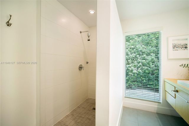 861 Harbor Dr, Key Biscayne, FL 33149