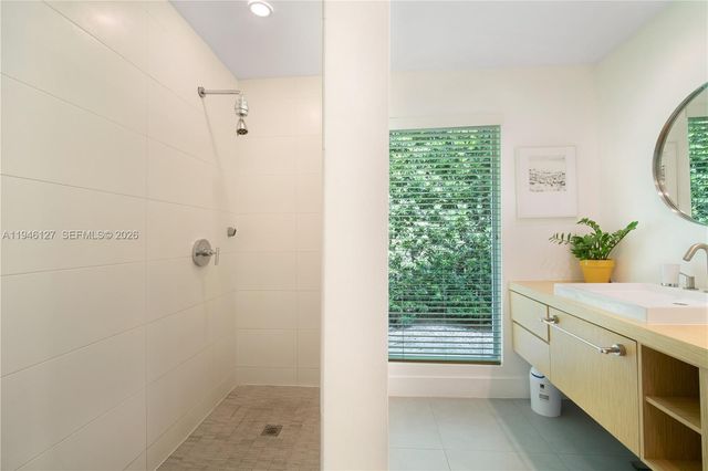 861 Harbor Dr, Key Biscayne, FL 33149