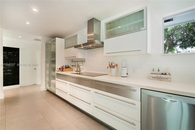 861 Harbor Dr, Key Biscayne, FL 33149