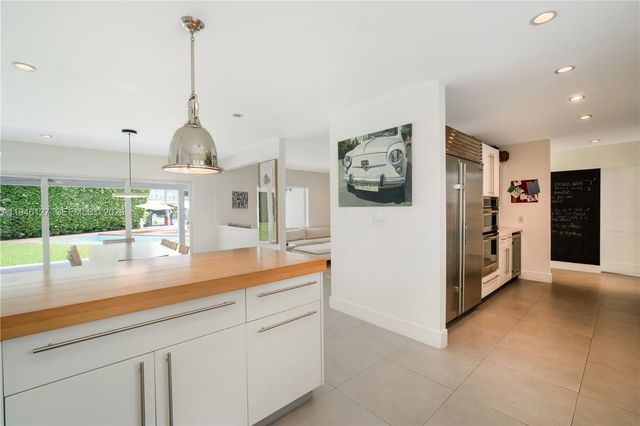 861 Harbor Dr, Key Biscayne, FL 33149