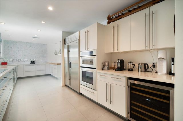 861 Harbor Dr, Key Biscayne, FL 33149