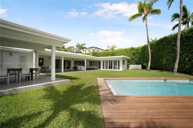 861 Harbor Dr, Key Biscayne, FL 33149