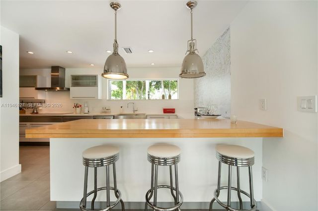 861 Harbor Dr, Key Biscayne, FL 33149