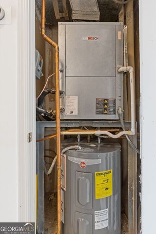 2870 Pharr Court S NW, Atlanta, GA 30305