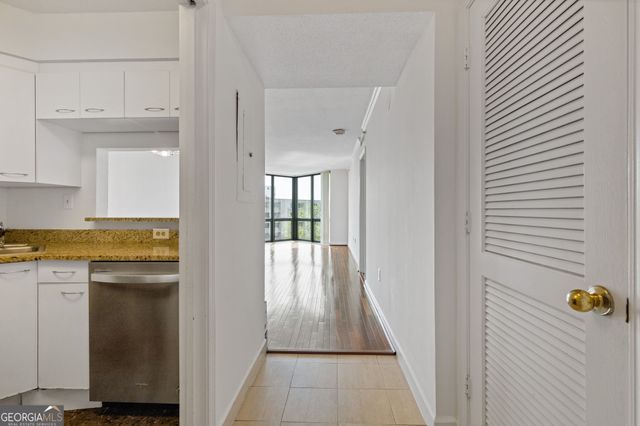 2870 Pharr Court S NW, Atlanta, GA 30305