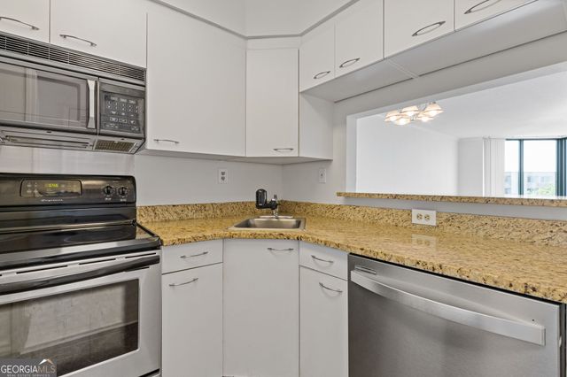 2870 Pharr Court S NW, Atlanta, GA 30305