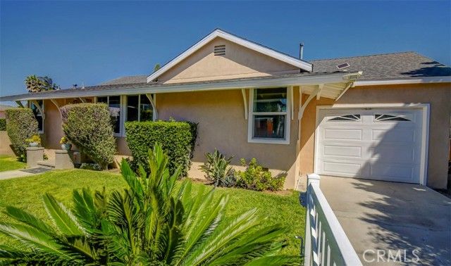 138 Walnut Street, Costa Mesa, CA 92627
