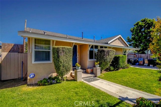 138 Walnut Street, Costa Mesa, CA 92627