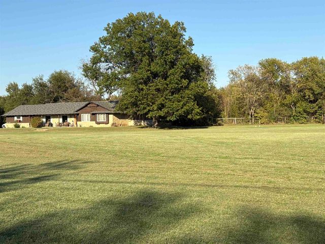 9810 S Ridge Rd, Sedgwick, KS 67135