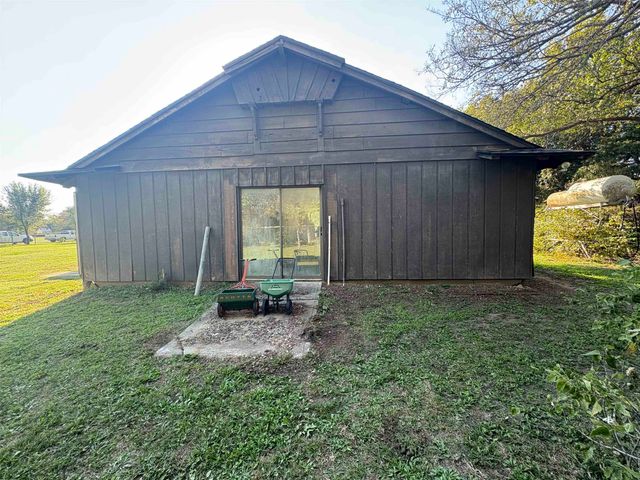 9810 S Ridge Rd, Sedgwick, KS 67135