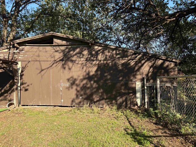 9810 S Ridge Rd, Sedgwick, KS 67135