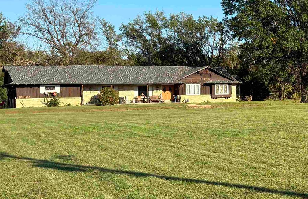 9810 S Ridge Rd, Sedgwick, KS 67135