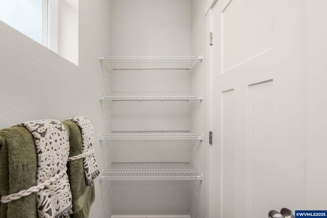 1552 Logan Pkw SE, Albany, OR 97322