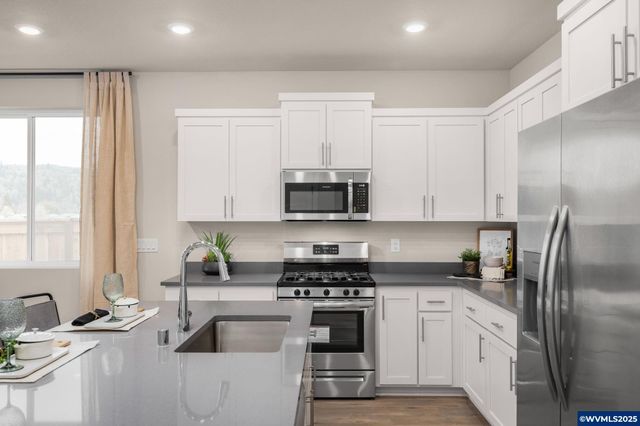 1552 Logan Pkw SE, Albany, OR 97322