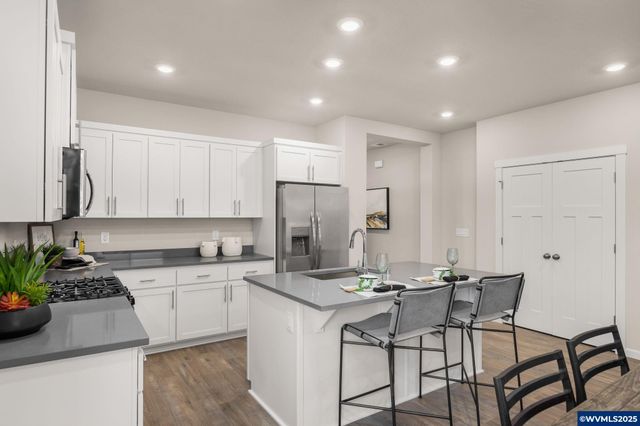 1552 Logan Pkw SE, Albany, OR 97322