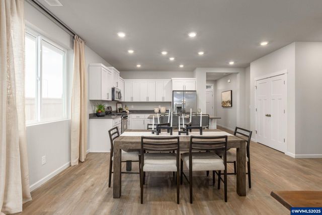 1552 Logan Pkw SE, Albany, OR 97322