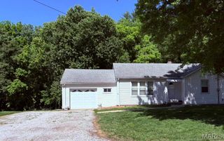2921 Old Caseyville Road, Swansea, IL 62226