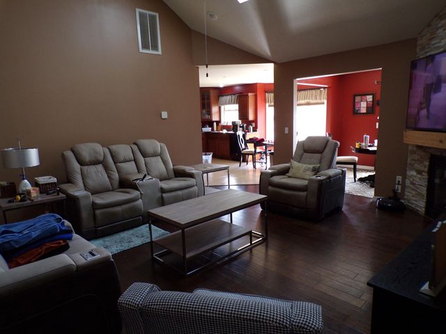 3209 N Laurel Avenue, Springfield, MO 65803