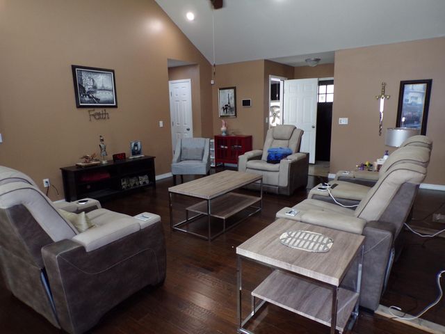 3209 N Laurel Avenue, Springfield, MO 65803