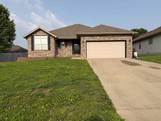 3209 N Laurel Avenue, Springfield, MO 65803