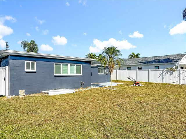 2074 BAYOU GRANDE BOULEVARD NE, St Petersburg, FL 33703