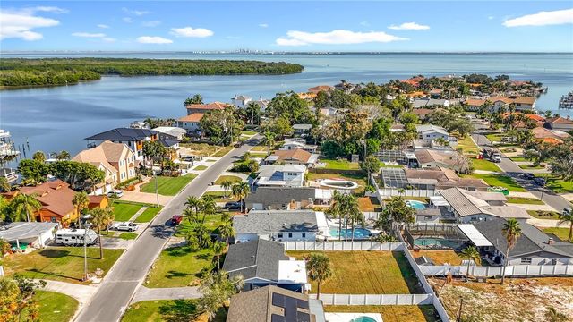 2074 BAYOU GRANDE BOULEVARD NE, St Petersburg, FL 33703