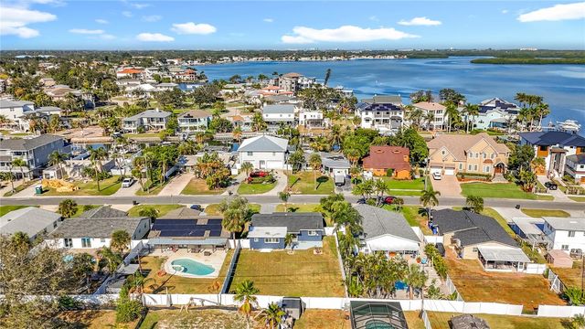 2074 BAYOU GRANDE BOULEVARD NE, St Petersburg, FL 33703