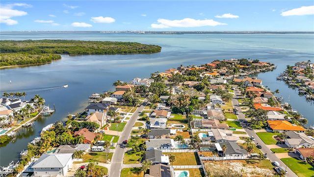 2074 BAYOU GRANDE BOULEVARD NE, St Petersburg, FL 33703