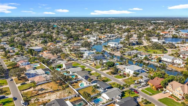 2074 BAYOU GRANDE BOULEVARD NE, St Petersburg, FL 33703