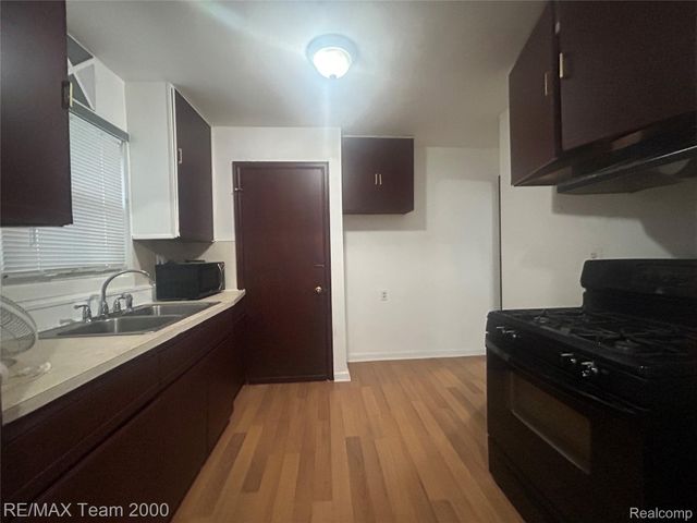 6352 Evergreen Avenue, Detroit, MI 48228